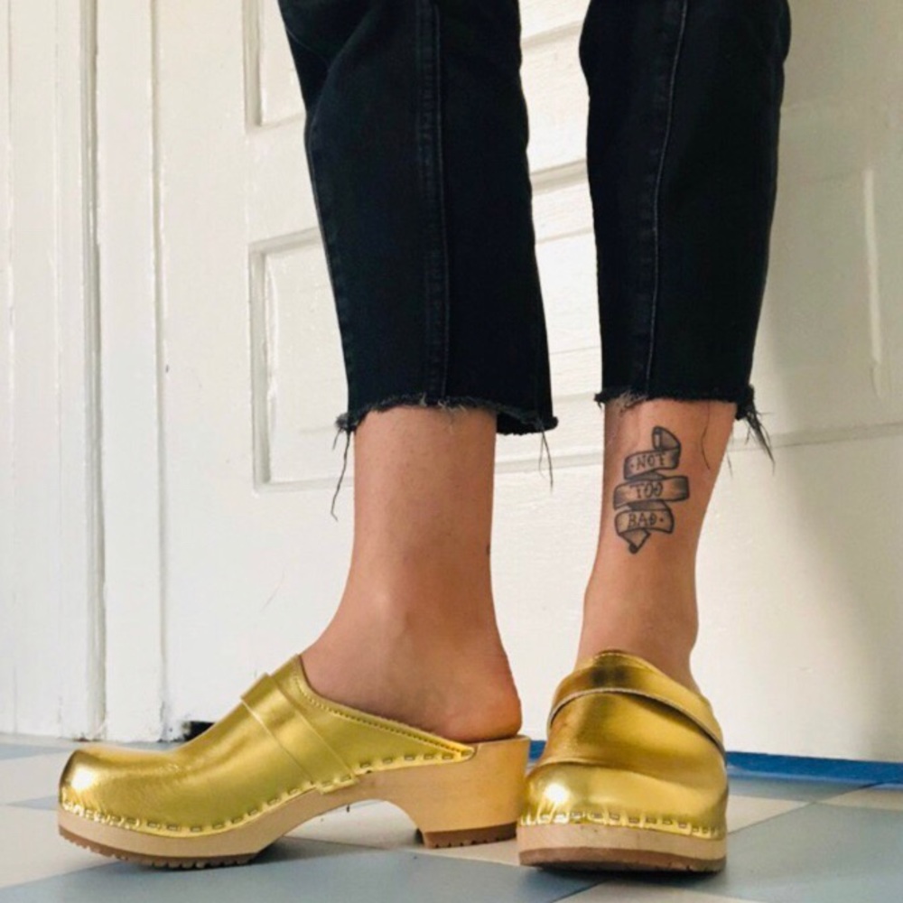 Sandgrens Metallic Gold Clogs
